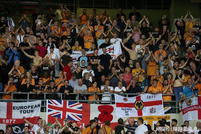 崭露头角的 崭露头角的