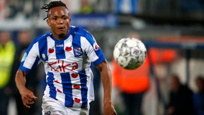 凭借其在西 凭借其在西