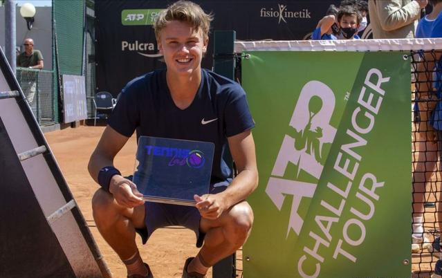 激烈对决的 激烈对决的