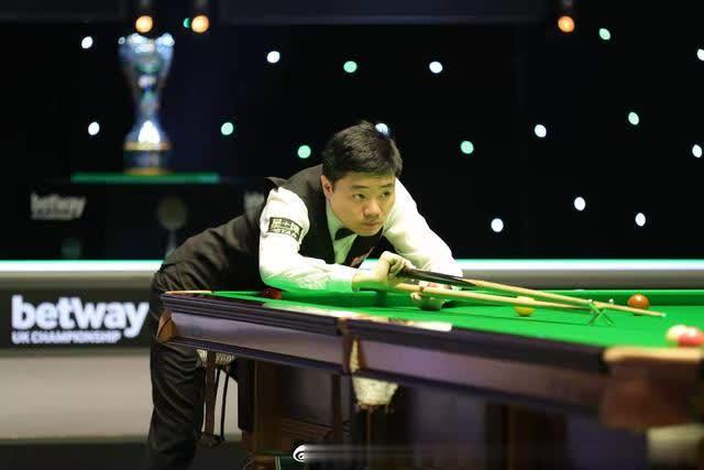 岌岌可危 岌岌可危